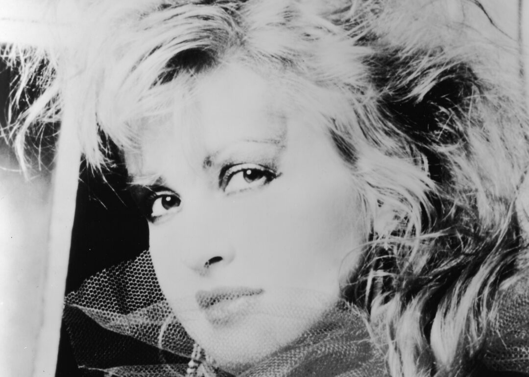 1953: Cyndi Lauper